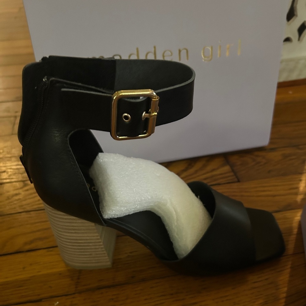 Steve Madden Black Leather Block Heel Sandals with Gold Buckle